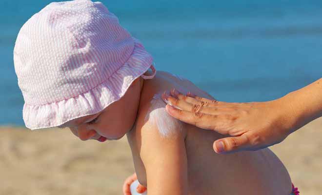 La couche d'ozone étant plus fine au-dessus de la Nouvelle-Zélande, on attrape plus facilement des coups de soleil. D'où l'importance de bien mettre de la crème solaire, et de l'écran total pour les bébés.