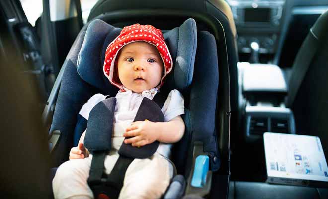 La Loi néo-zélandaise impose l'usage de sièges bébés adaptés et vous pourrez en louer auprès des agences de location de voiture ou de camping-car.