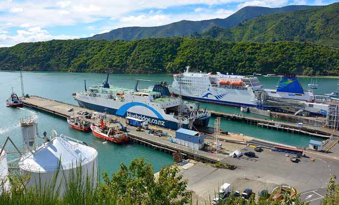 Bluebridge et Interislander se livrent une compétition pour attirer les voyageurs, ce qui contribue à maintenir les prix bas.