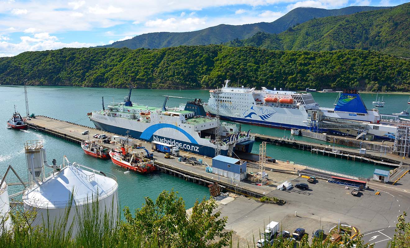 Bluebridge et Interislander se livrent une compétition pour attirer les voyageurs, ce qui contribue à maintenir les prix bas.