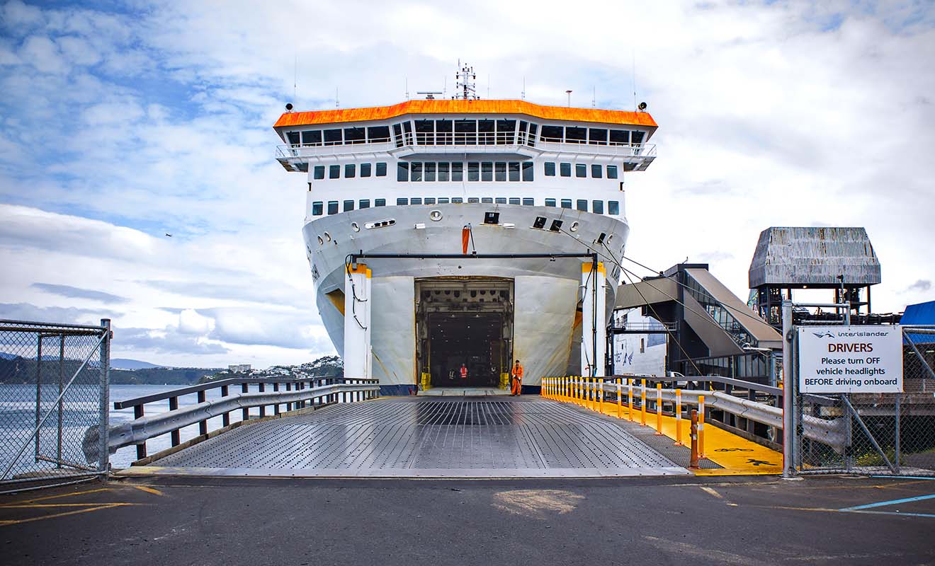 Pour se garer dans le ferry, il suffit de conduire et de se garer normalement. Il n'y a aucune compétence particulière à avoir.