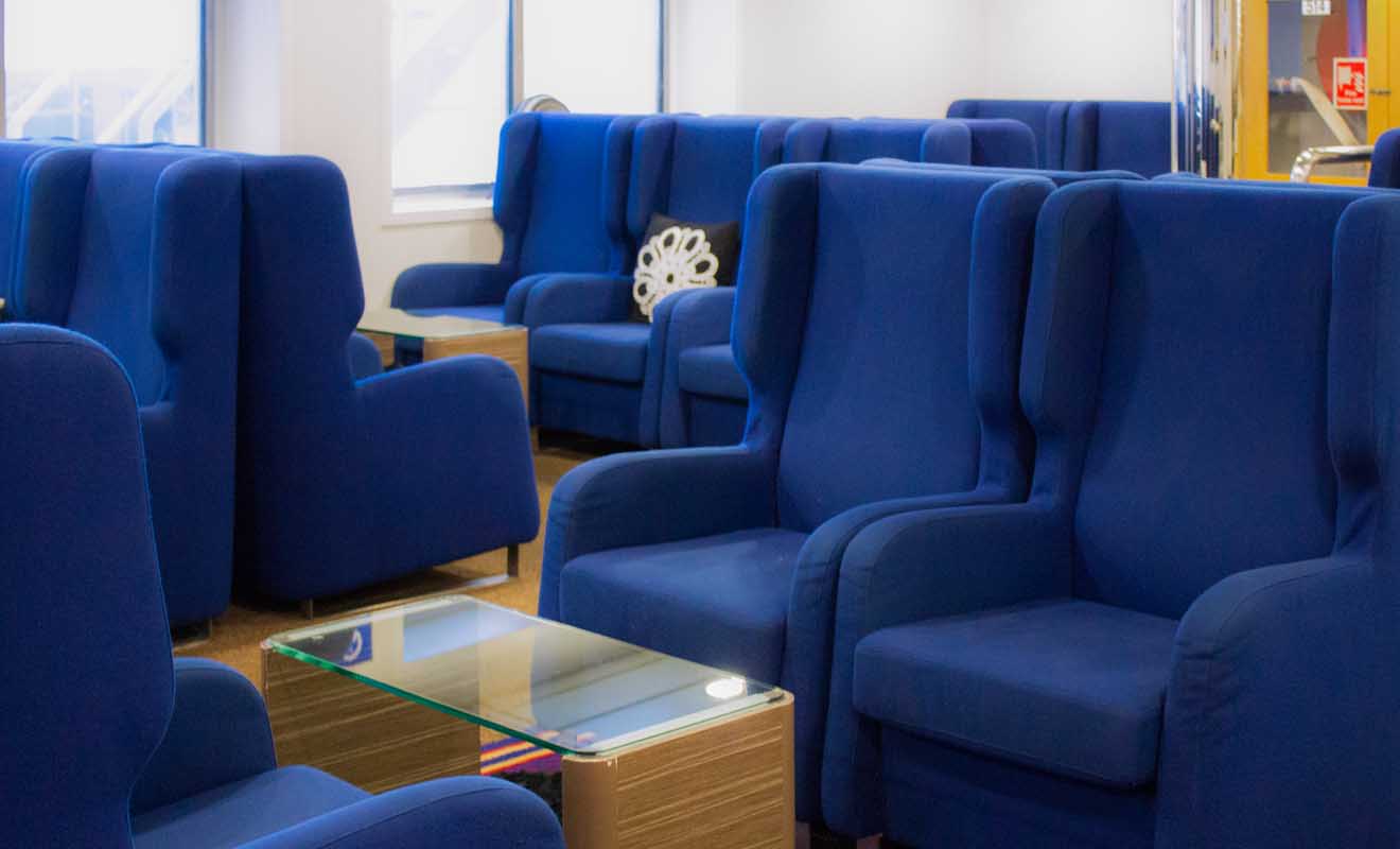 Les Lounges des ferries sont très confortables, mais l'accès coûte 50 dollars !