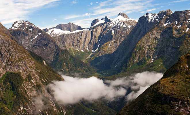 Les survols en hélicoptère du Fiordland sont extraordinaires si vous avez les moyens, car l'activité coûte hélas très cher.