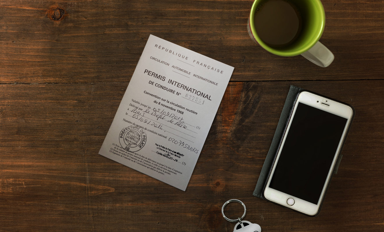 Le permis de conduire international est obligatoire et devra être présenté à chaque contrôle accompagné du permis national. En réalité, le permis international est une simple traduction du permis en langue anglaise qui facilite le travail des policiers qui ne parlent pas français.