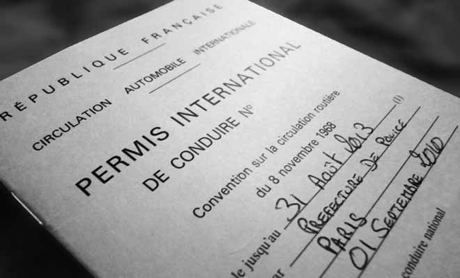 Le permis de conduire international est en réalité une simple traduction en langue anglaise du permis français. Il permet aux autorités d'effectuer des contrôles sur la route, ce qui le rend par conséquent obligatoire.