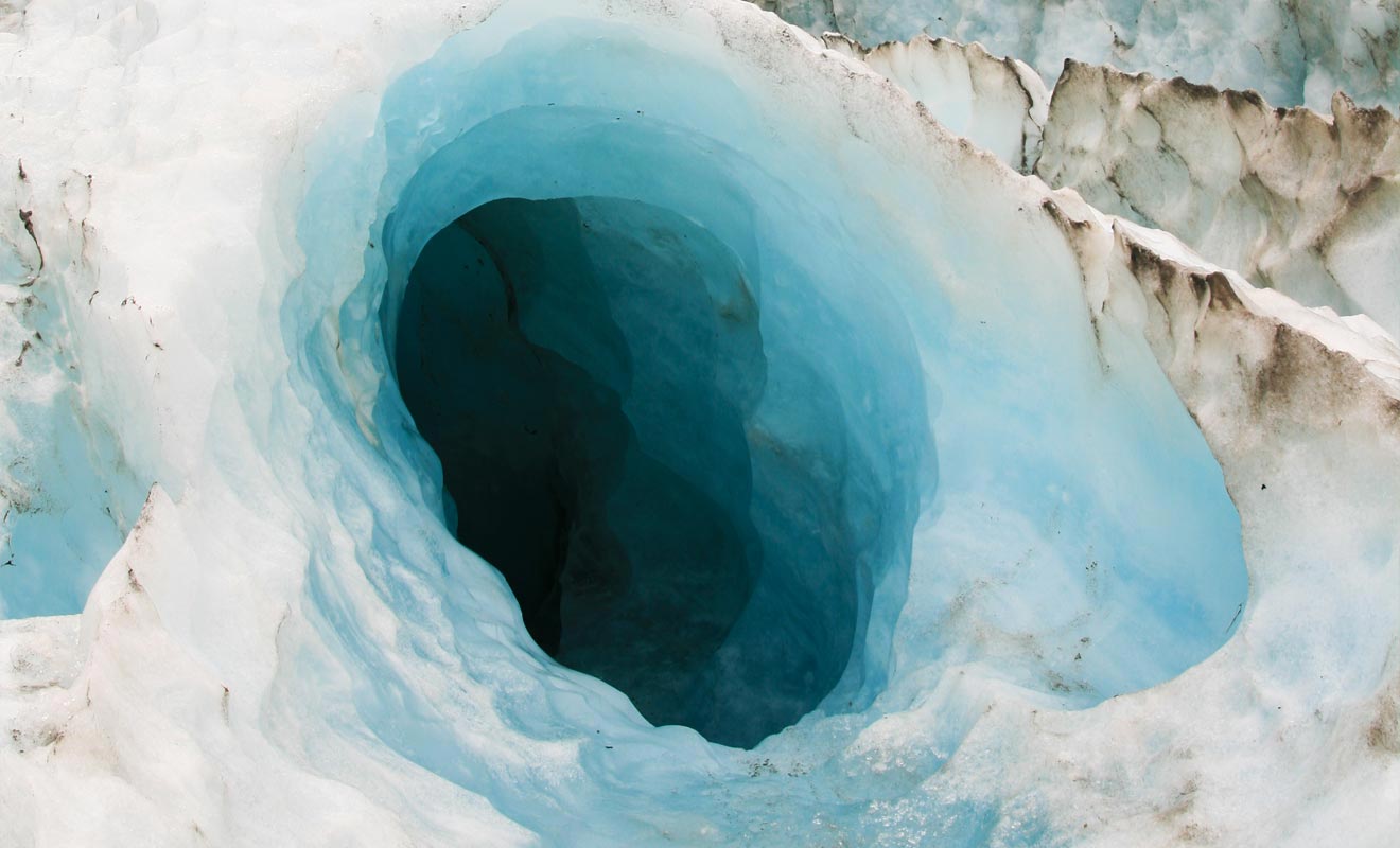 Il est interdit de visiter le Fox Glacier sans être accompagné d'un guide. Il s'agit d'une mesure de sécurité, car le glacier bouge avec le temps et des failles peuvent se former.