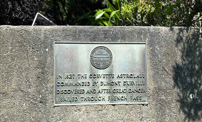 Collinet Point Lookout et son monument en hommage au français Jules Dumont d'Urville.