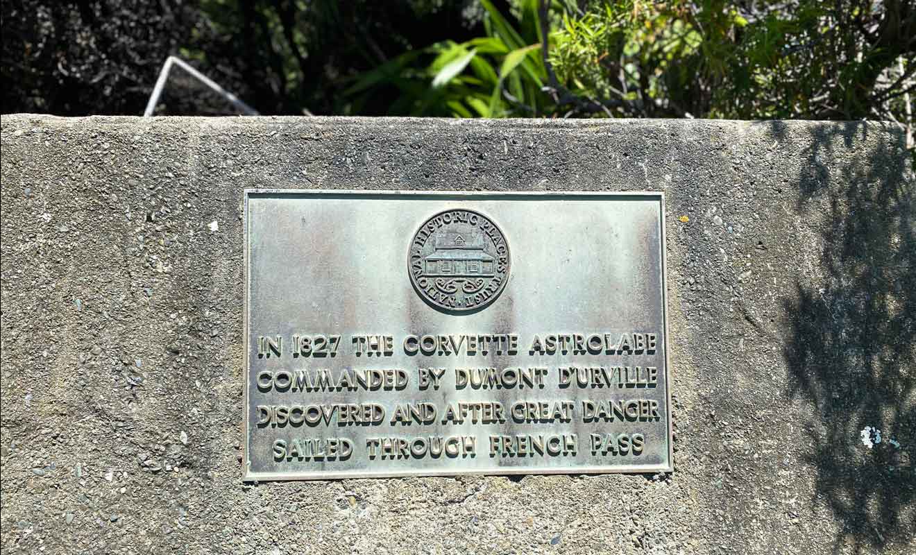 Collinet Point Lookout et son monument en hommage au français Jules Dumont d'Urville.