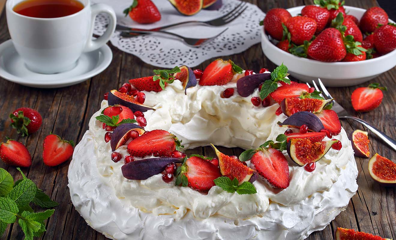 Le dessert traditionnel néo-zélandais, la pavlova, est servi pour les anniversaires ou durant les fêtes de Noël.