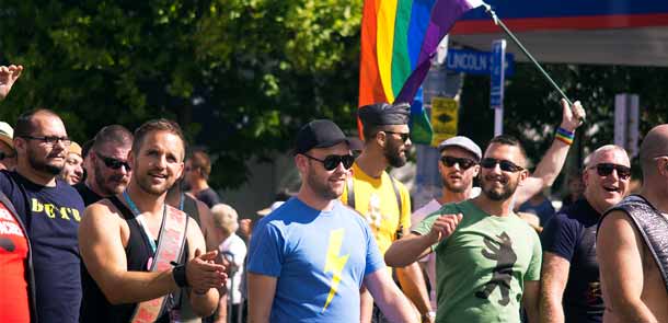 Venez participer à la Gay Pride dans tout le pays.