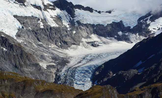Même s'il n'avance que de quelques centimètres par jour, un glacier change constamment. La pression ouvre de nouvelles crevasses. Vous pourrez explorer des grottes de glace en compagnie d'un guide. Une bonne raison de visiter la West Coast !