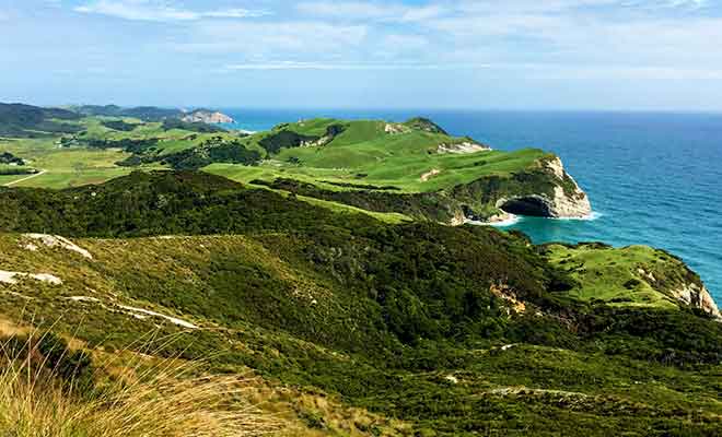 Vous pouvez remonter la colline pour rejoindre un point de vue, mais restez à bonne distance du vide.
