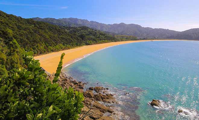 La Nouvelle-Zélande possède plusieurs milliers de kilomètres de plages désertes.