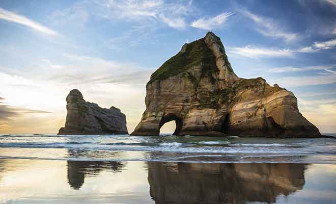 Essayez de visiter la plage à marée basse pour explorer les Archway Islands.