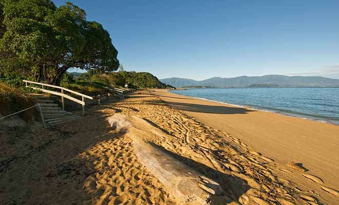 Tata Beach est la plage la plus populaire de Golden Bay, mais elle est déserte en basse saison.