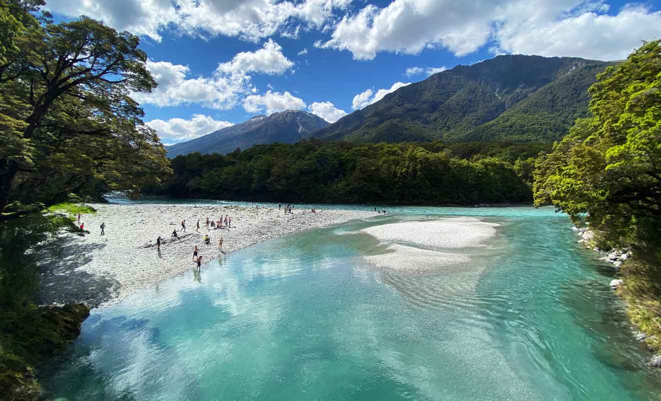 Depuis la construction des ponts qui facilitent l'accès, les Blue pools sont devenus célèbres.
