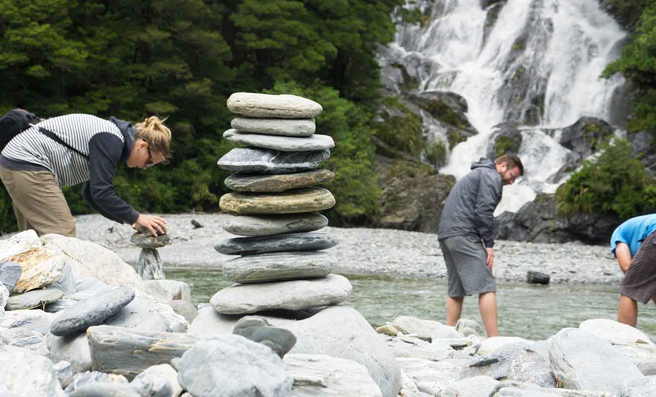 Construisez un cairn et vous serez bientôt imité par d'autres voyageurs.