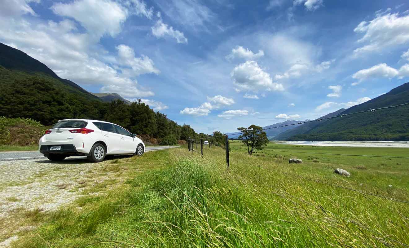 Suivre la SH6 est déjà une expérience à part entière avec une route qui traverse de vastes vallées glaciaires et des forêts impénétrables.