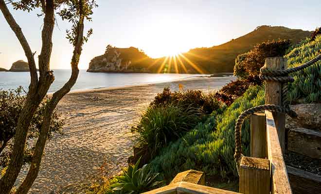 Avec Tairua, le village de Hahei est recommandé pour se loger dans la région.