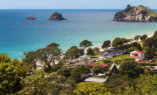 Hahei est le camp de base incontournable pour se rendre à Cathedral Cove, que ce soit par terre ou par mer.