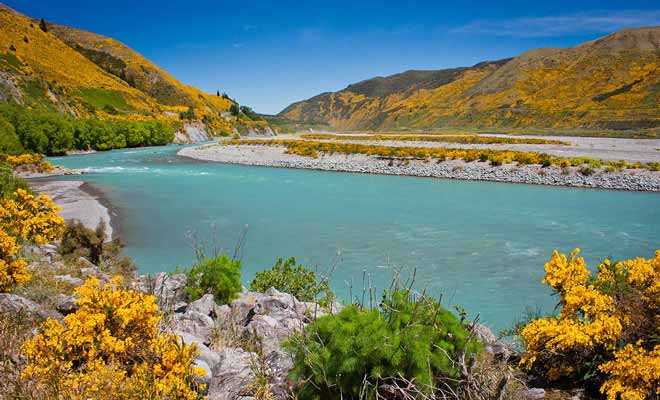 La région de Hanmer Springs est surtout célèbre pour son établissement géothermal et son parc aquatique. Mais depuis quelques années, les sports extrêmes comme le saut à l'élastique ou les sorties en jet boat commencent à s'implanter.