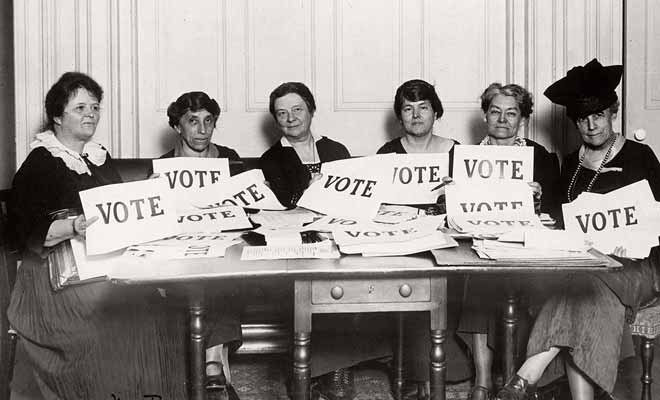 À la surprise générale, ce sera la Nouvelle-Zélande qui sera le premier pays à accorder le droit de vote aux femmes en 1893, cinquante ans avant la France par exemple.