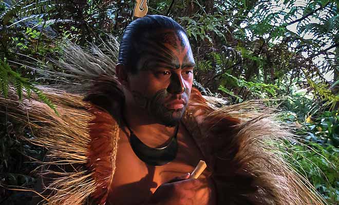 D'origine polynésienne, les Maoris sont d'excellents navigateurs et ils seront les premiers à découvrir puis peupler la Nouvelle-Zélande.