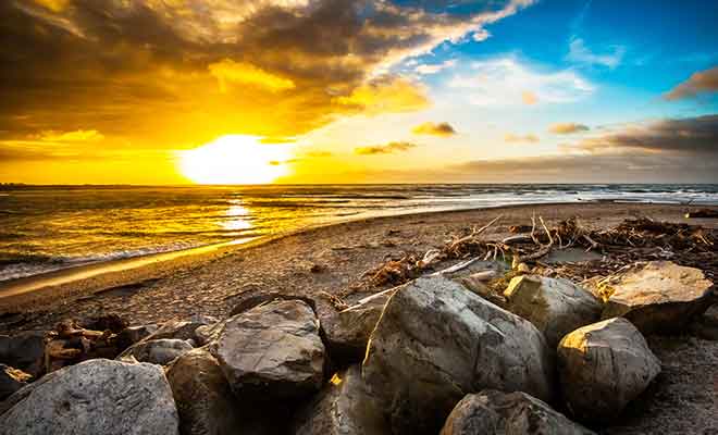 Avec son sable gris et ses galets, la plage d'Hokitika est l'une des plus sauvages de Nouvelle-Zélande.