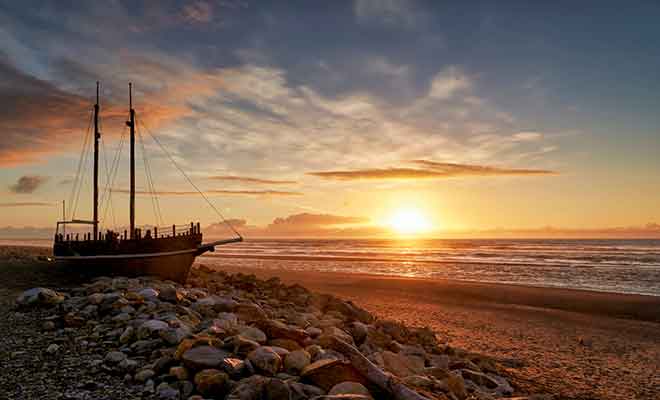 De nombreux navires se sont retrouvés piégés par les bancs de sable à l'embouchure de la rivière Hokitika.