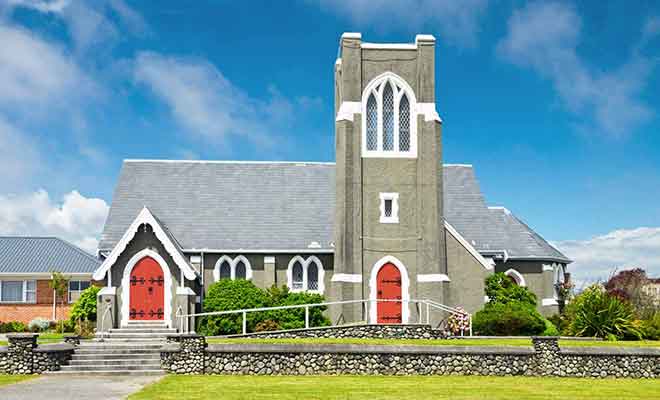 Chaque culte dispose de sa propre église en ville.