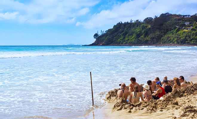 Pour profiter d'un spa naturel creusé dans le sable de la plage, encore faut-il venir à marée basse ! La source thermale qui coule sous la plage n'est pas toujours accessible.