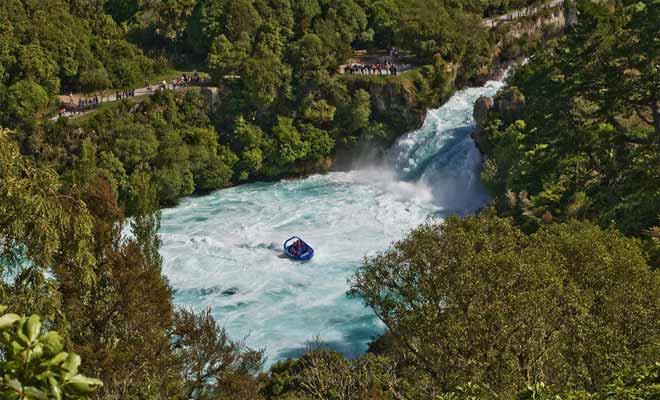 Le Huka Falls Jet porte bien son nom et peut atteindre des pointes à 80 km/h. Autant dire qu'il a l'énergie requise pour braver le courant.
