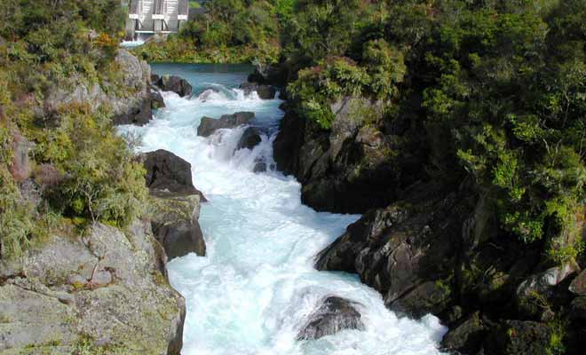 Les rapides d'Aratiatia ne sont pas naturels. Ils se forment chaque jour quand on ouvre les vannes du barrage en amont de la rivière.