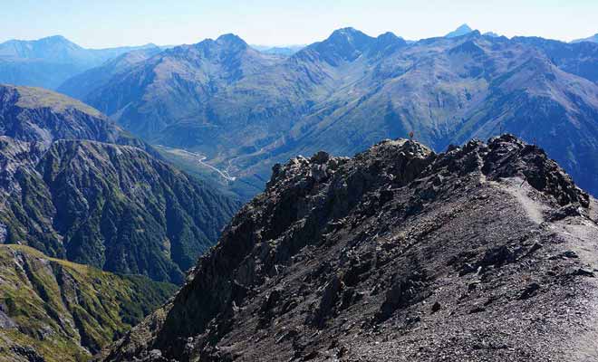 Certaines randonnées en altitude demandent du cran, surtout quand on souffre du vertige !