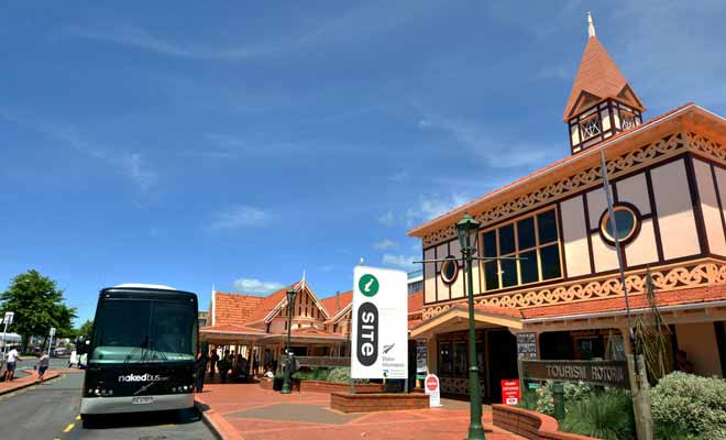 Les offices de tourisme baptisés iSite sont particulièrement nombreux en Nouvelle-Zélande, où on les retrouve habituellement en plein centre-ville. Le personnel se fera un plaisir de vous conseiller et de réserver les activités de votre choix.