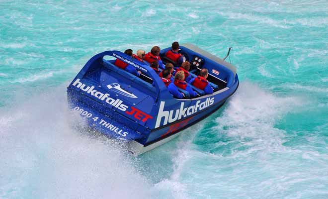 Non seulement la remontée de la rivière est spectaculaire, mais le clou du spectacle a lieu en fin de parcours quand le jetboat se rapproche au plus près des Huka Falls.