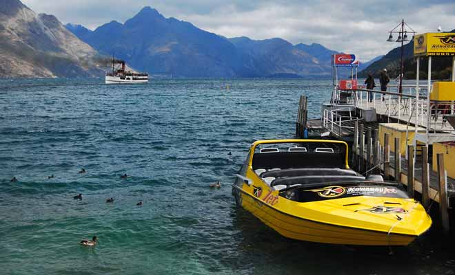 Queenstown est la capitale mondiale du jetboat avec pas moins de cinq compagnies différentes qui permettent d'explorer non seulement le lac Wakatipu, mais aussi les rivières de la région de l'Otago.