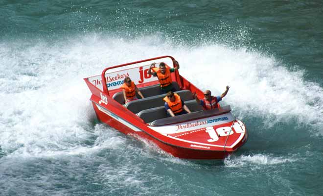 Hanmer Springs qui était à l'origine une simple station thermale cherche à copier Queenstown et propose désormais des sorties en jetboat.