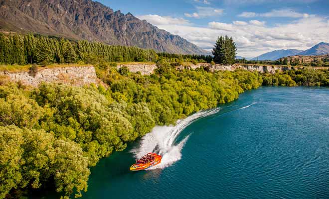 Thunderjet est la compagnie qui offre la plus longue sortie en jetboat de Nouvelle-Zélande, mais l'itinéraire emprunté n'est pas le plus spectaculaire de tous hélas.