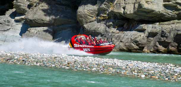 Embarquez à bord d'un jetboat pour explorer des canyons.
