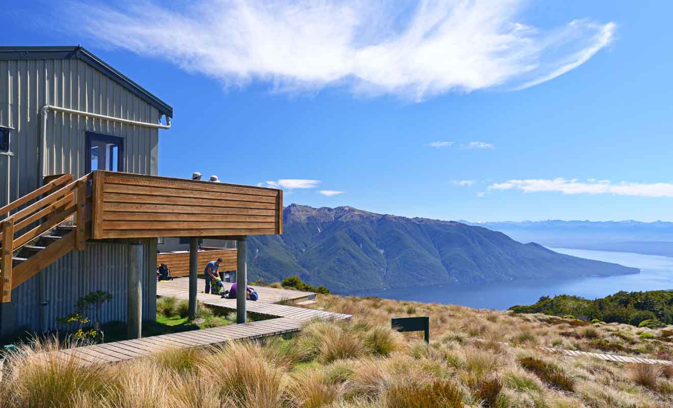 Si les Huts du Département de la Conservation procurent un certain confort, n'oubliez pas que les douches sont malgré tout à l'eau froide.