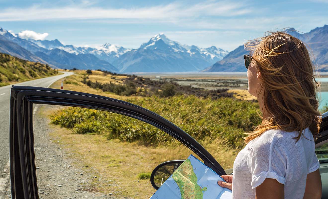 Conduire en Nouvelle-Zélande fait parti des grands plaisirs du séjour, car il n'y a souvent personne sur la route et l'on a l'impression de partir à l'aventure.