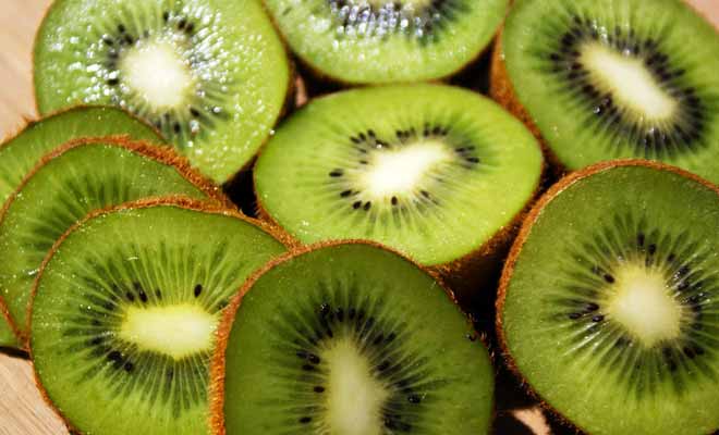 Le terme kiwi fait penser au fruit, mais ce mot désigne également l'oiseau sans ailes de Nouvelle-Zélande et les habitants même du pays.