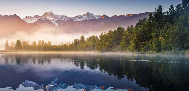 L'eau sombre du lac et sa position idéale réfléchissent toute la vallée. Encore faut-il bénéficier du beau temps (assez rare dans cette région).
