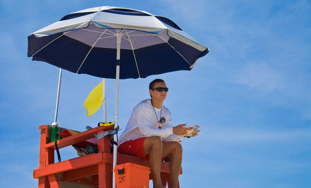Se retrouver surveillant de plage alors que l'on pensait travailler dans un Starbuck en ville fait partit des imprévus d'un Programmes Vacances Travail. Il faut savoir s'adapter sur le terrain et saisir des opportunités.