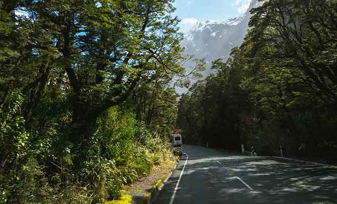 Malgré la beauté du paysage, restez concentré sur la route !