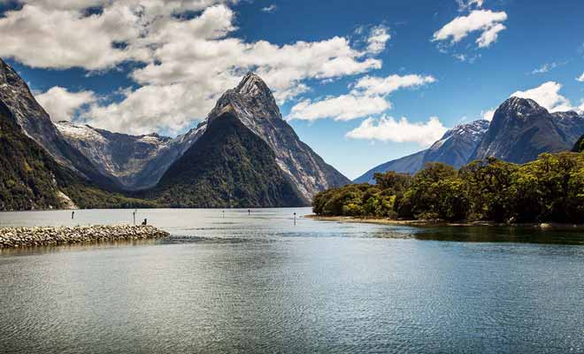 Le plus haut sommet du Fjord s'appelle le Mitre Peak, en référence à sa forme qui évoque la coiffe d'un évêque.