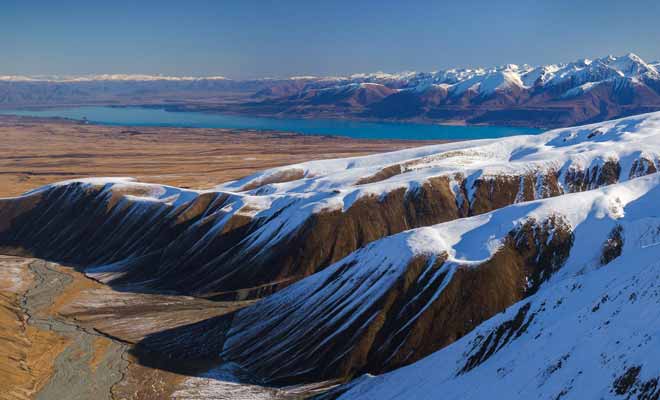 La Nouvelle-Zélande connaît des hivers doux et le pays reste intéressant à visiter durant la basse saison, surtout quand on considère la baisse des tarifs qui se retrouve aussi bien dans la location de voiture et d'hébergements que dans la réservation d'activités.