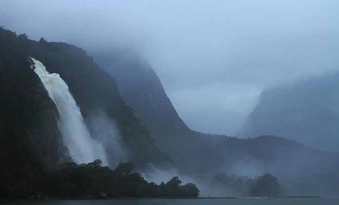 Partir à l'aventure sans entrainement et sans signaler ses intentions peut se payer très cher en Nouvelle-Zélande. Si le paysage est spectaculaire, les conditions météo changeantes et le relief accidenté peuvent vous jouer un vilain tour.