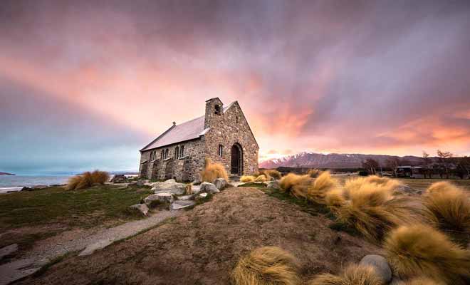 L'église du Bon-Berger près du lac Tekapo est l'une des plus photographiées du pays.